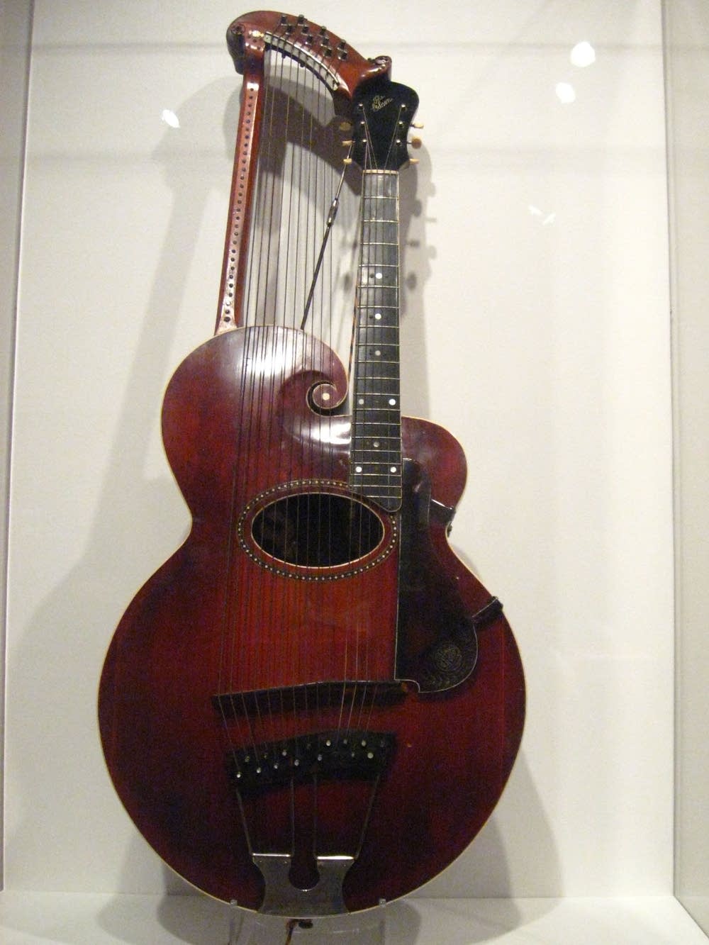 Harp guitar