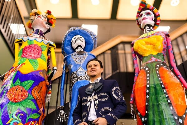 5e08cf-20251022-dia-de-los-muertos-02-600 Day of the Dead in Minnesota was marked by ICE arrests