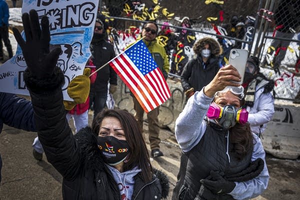 Walz expects big drawdown in federal agents within days