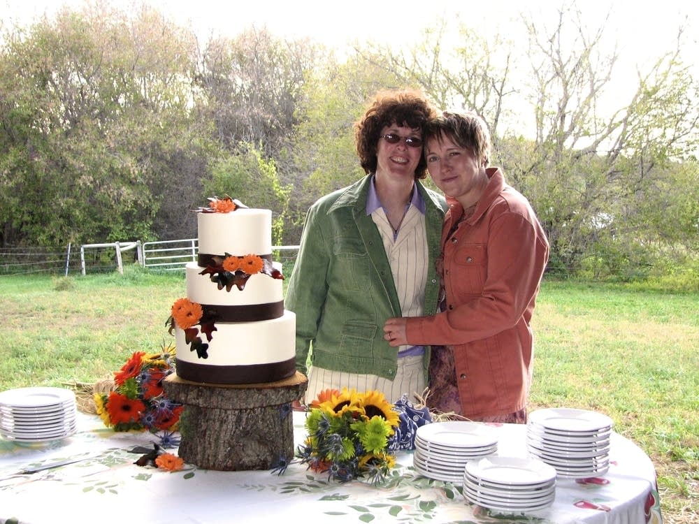 Amy Britain, Sara Hocker