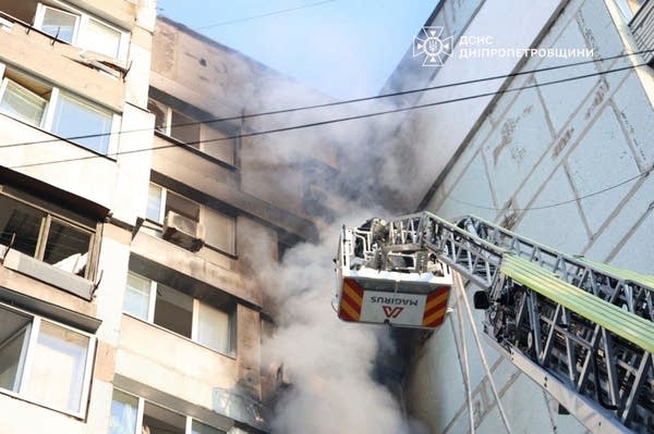 Russia launches a large-scale attack on Ukraine, killing 3 and wounding dozens 