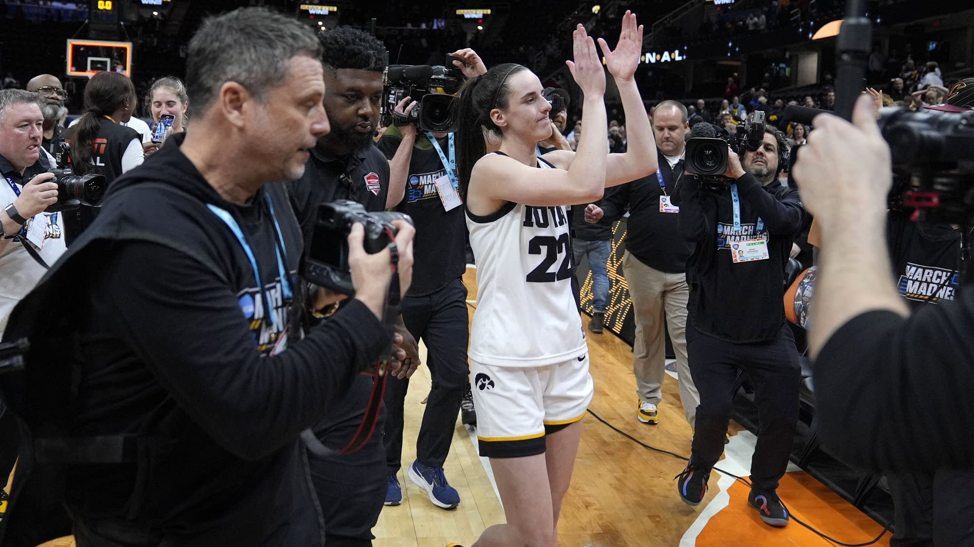 Caitlin Clark leads Iowa rally for 71-69 win. Up next: South Carolina on Sunday - Vimarsana News