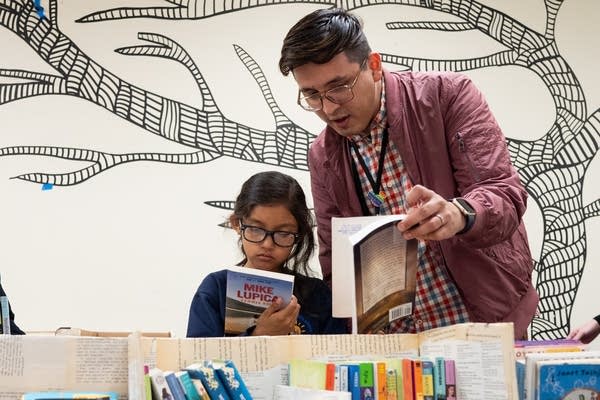 Technology teacher Guille Leal helps 10-year-old Leslie