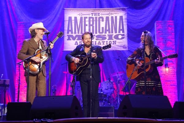 Sierra Ferrell, Gillian Welch & David Rawlings, MJ Lenderman, I’m With Her and Nathaniel Rateliff celebrated at Americana Honors and Awards
