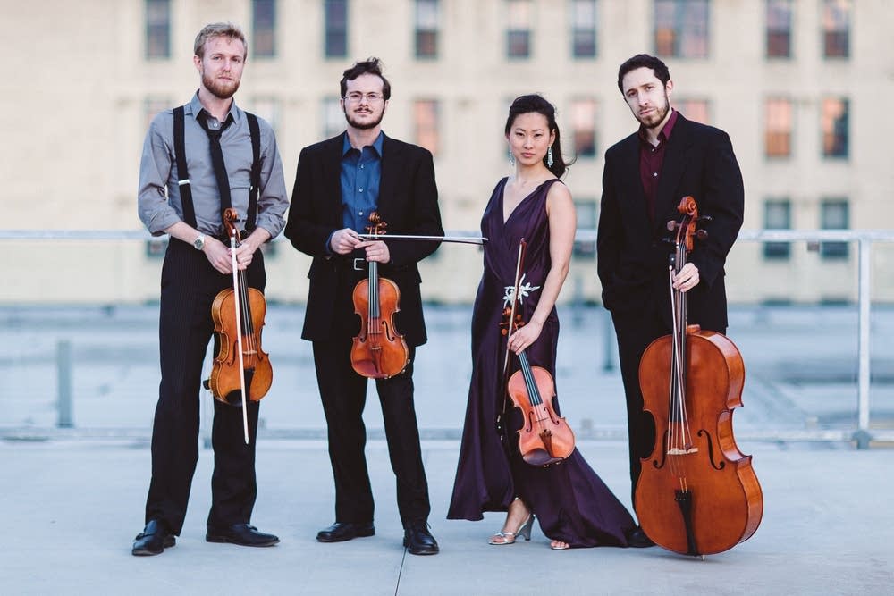 квартет группа русская 2000. струнно смычковый квартет. музыканты. группа кватро 2021. группа квартет квартеты.