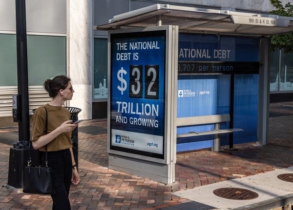 The snowball effect of high interest rates on the national debt