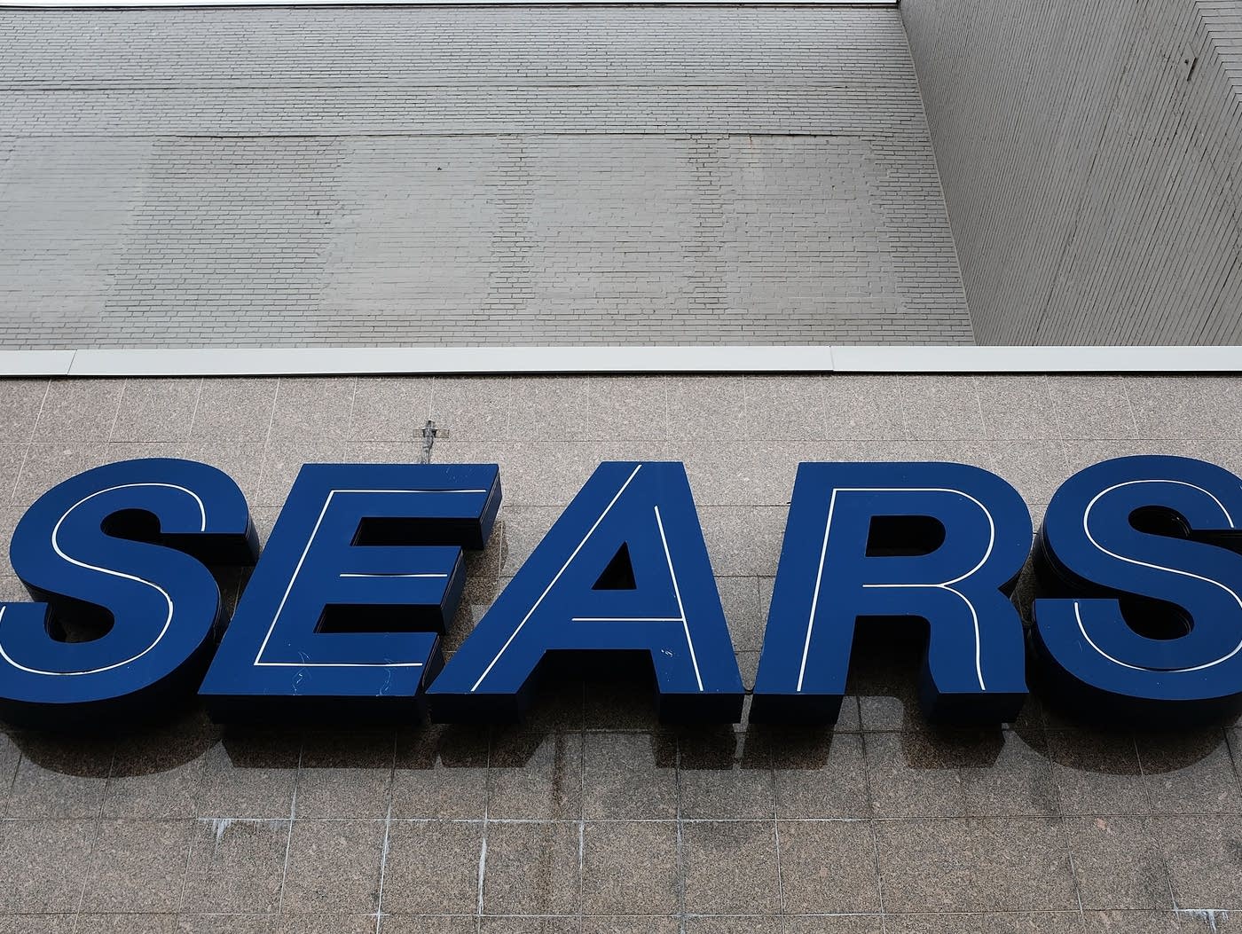 f44812-20181228-sears01.jpg