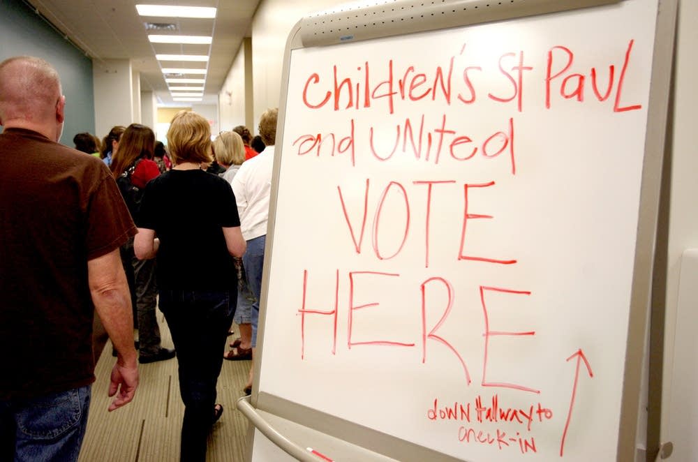 Signs guide nurses as they vote