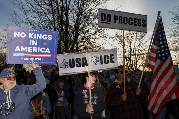 protestors gathering outside federal building