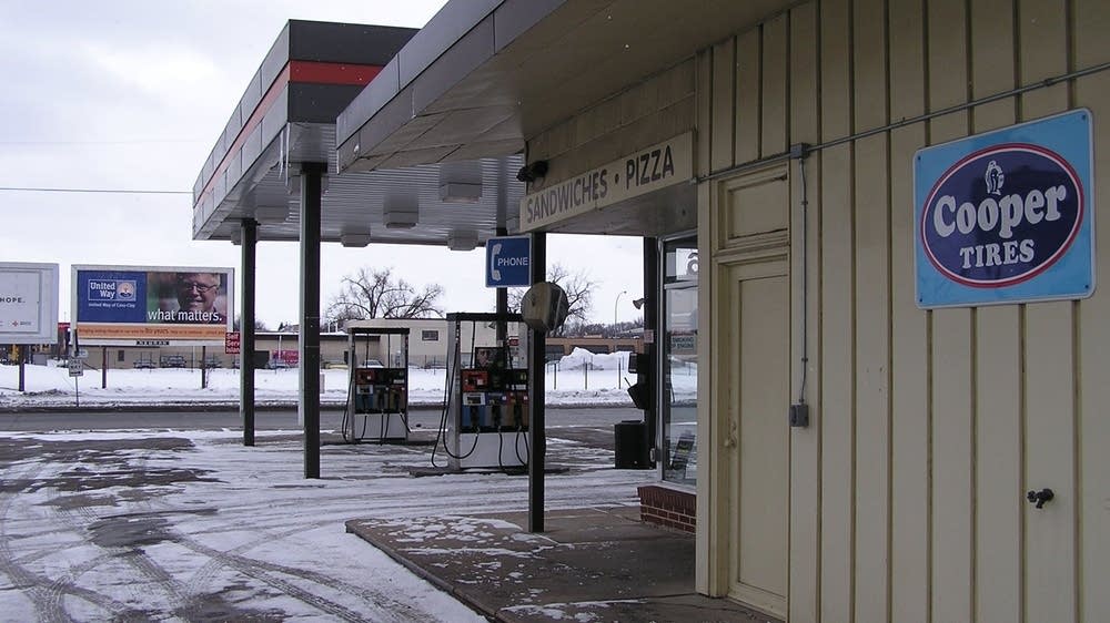 Survey Outstate MN especially glum about economy MPR News