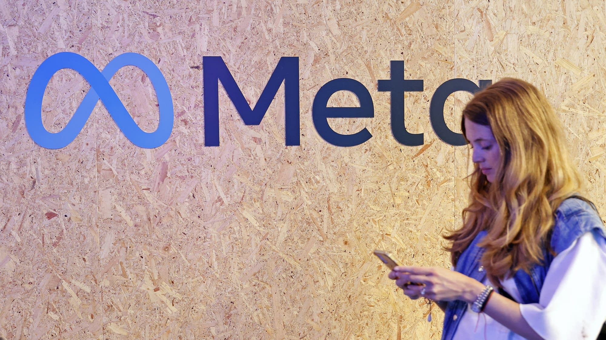 AI adoption prompting companies to become flatter