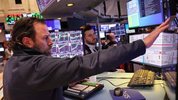 A glass half full/glass half empty GDP report