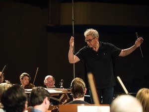 Osmo Vanska conducts at rehearsal