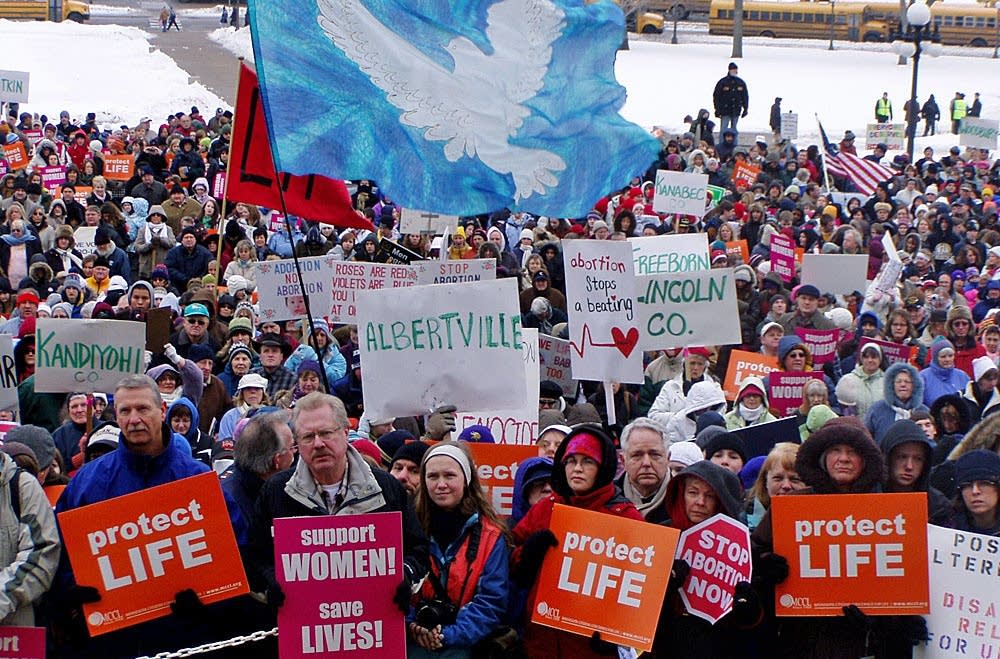 Abortion opponents rally
