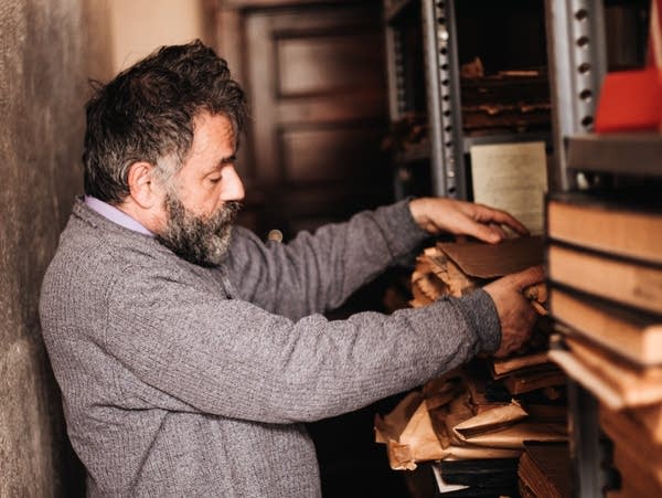 Publisher plans to give his small town paper free to the right successor