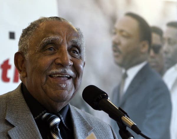 Civil rights leader honors King at annual breakfast