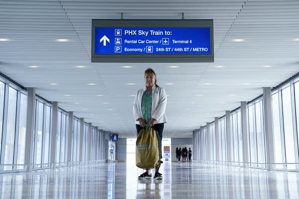 Some U.S. airports strive to make flying more inclusive for those with dementia