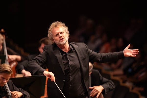 Thomas Sondergard conducts Sibelius