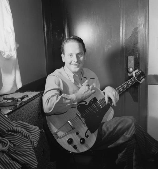 Les Paul, photographed in January 1947