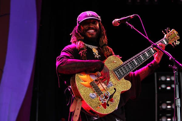 thundercat playing bass on stage