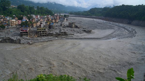 Houses damaged by flash floods 