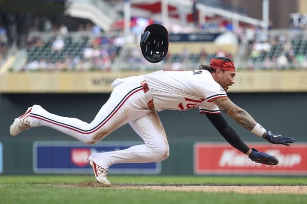 Montgomery, Meidroth HRs, Baldwin, Tauchman RBI doubles lead White Sox past Twins 6-5