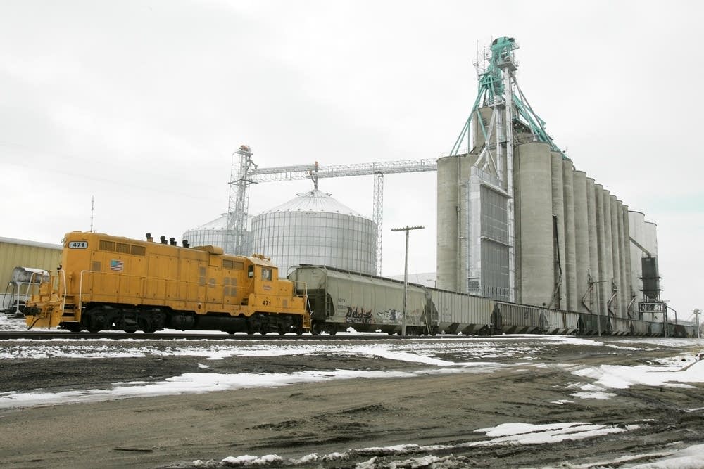 Farmers, elevators fume at costly grain train delays; oil trains to