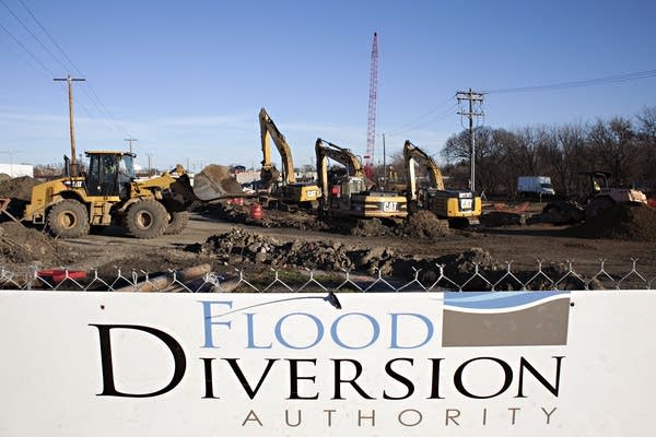 Flood wall construction in Fargo