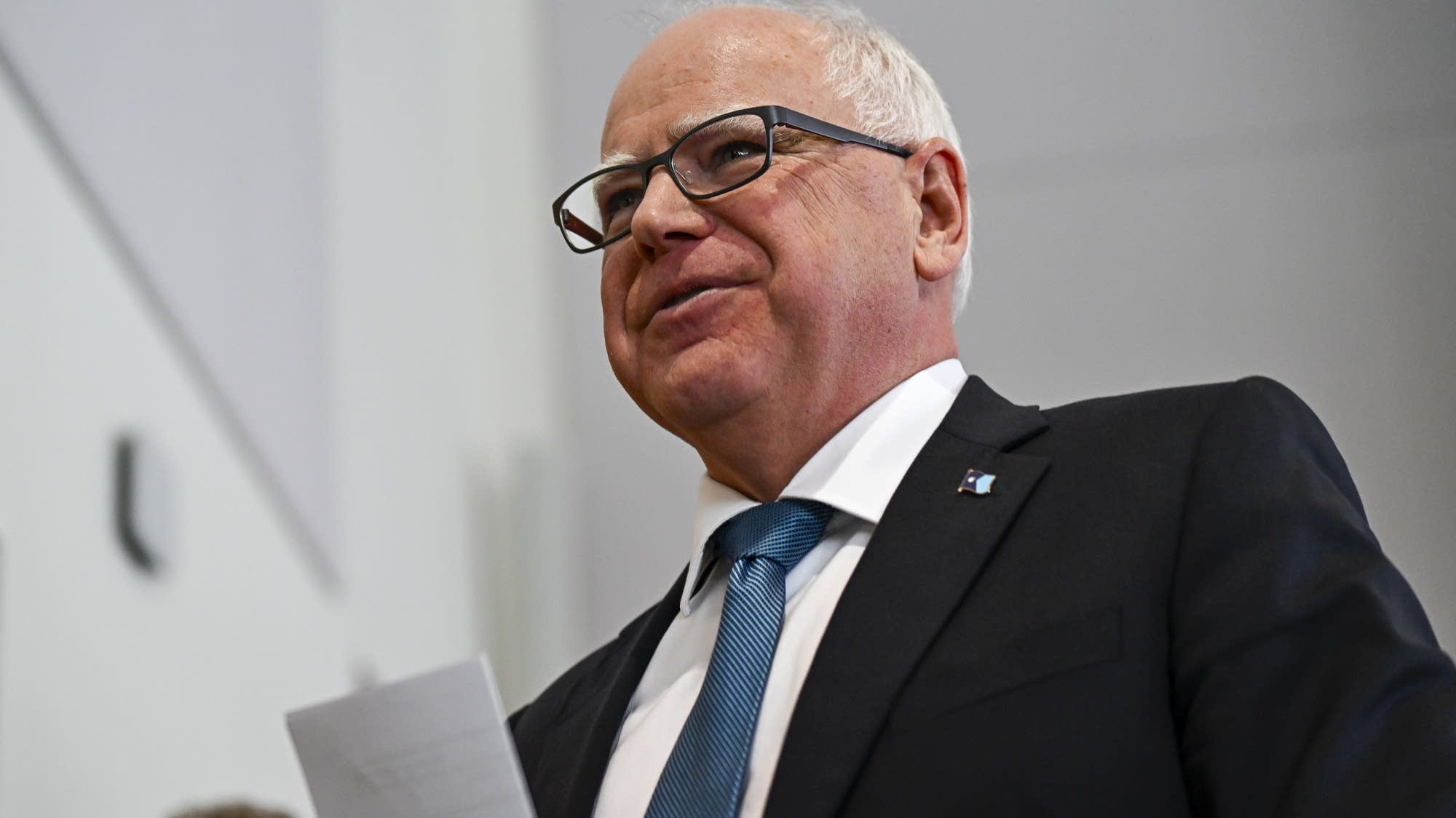 Walz starts latest campaign with advantages, liabilities | MPR News