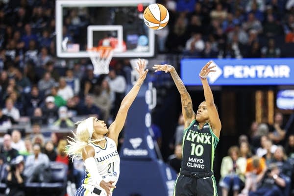 the WNBA game between Minnesota Lynx and Dallas Wings
