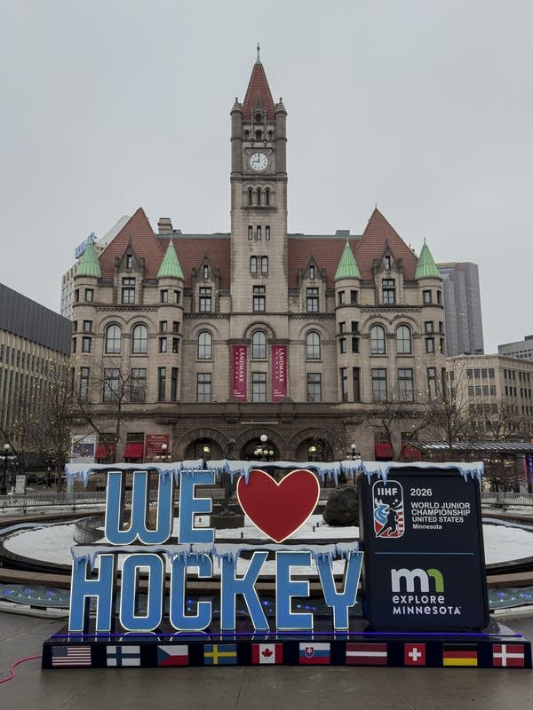 A display reading “We Love Hockey” stands
