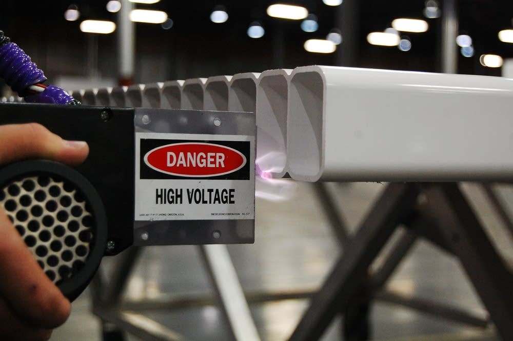 Corona arc discharge