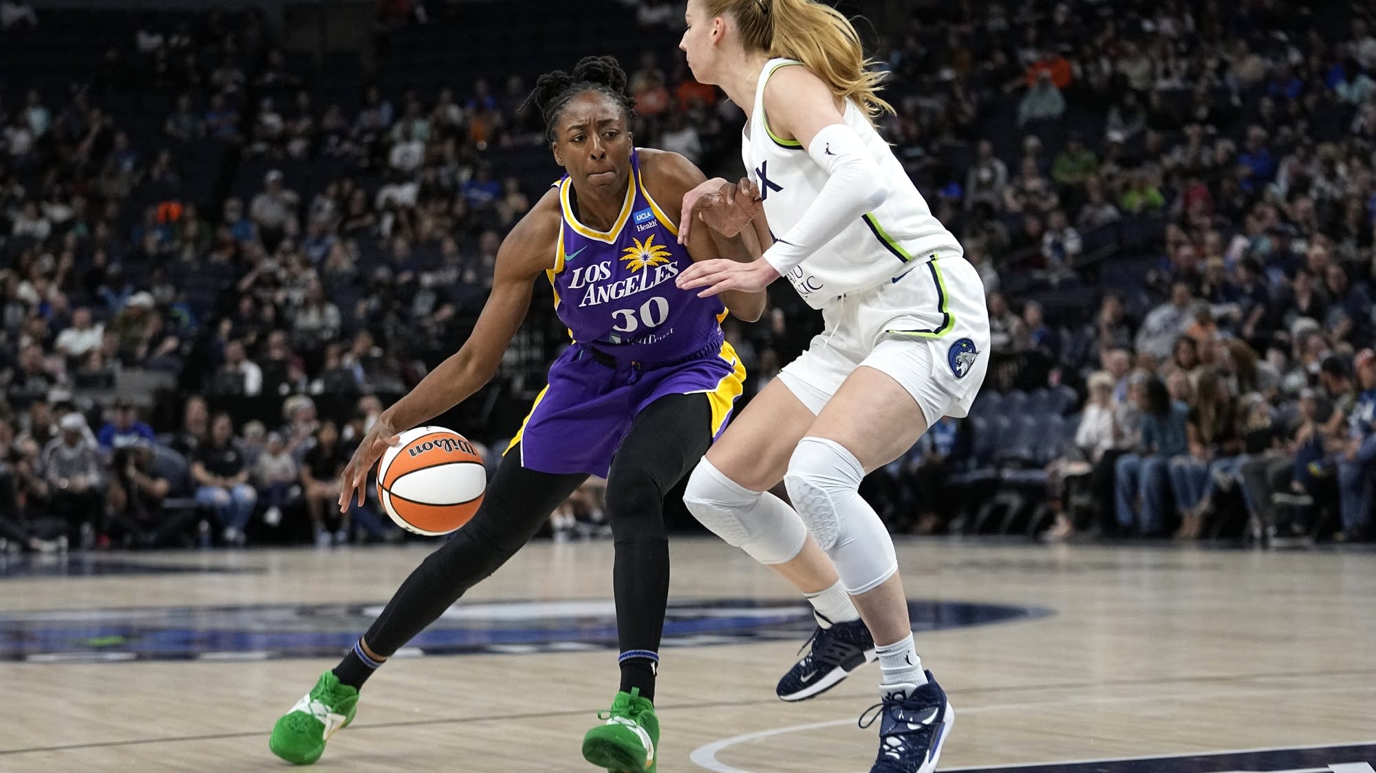 Lynx erase 11-point 4th-quarter deficit to beat Sparks after honoring Sylvia Fowles - Vimarsana News