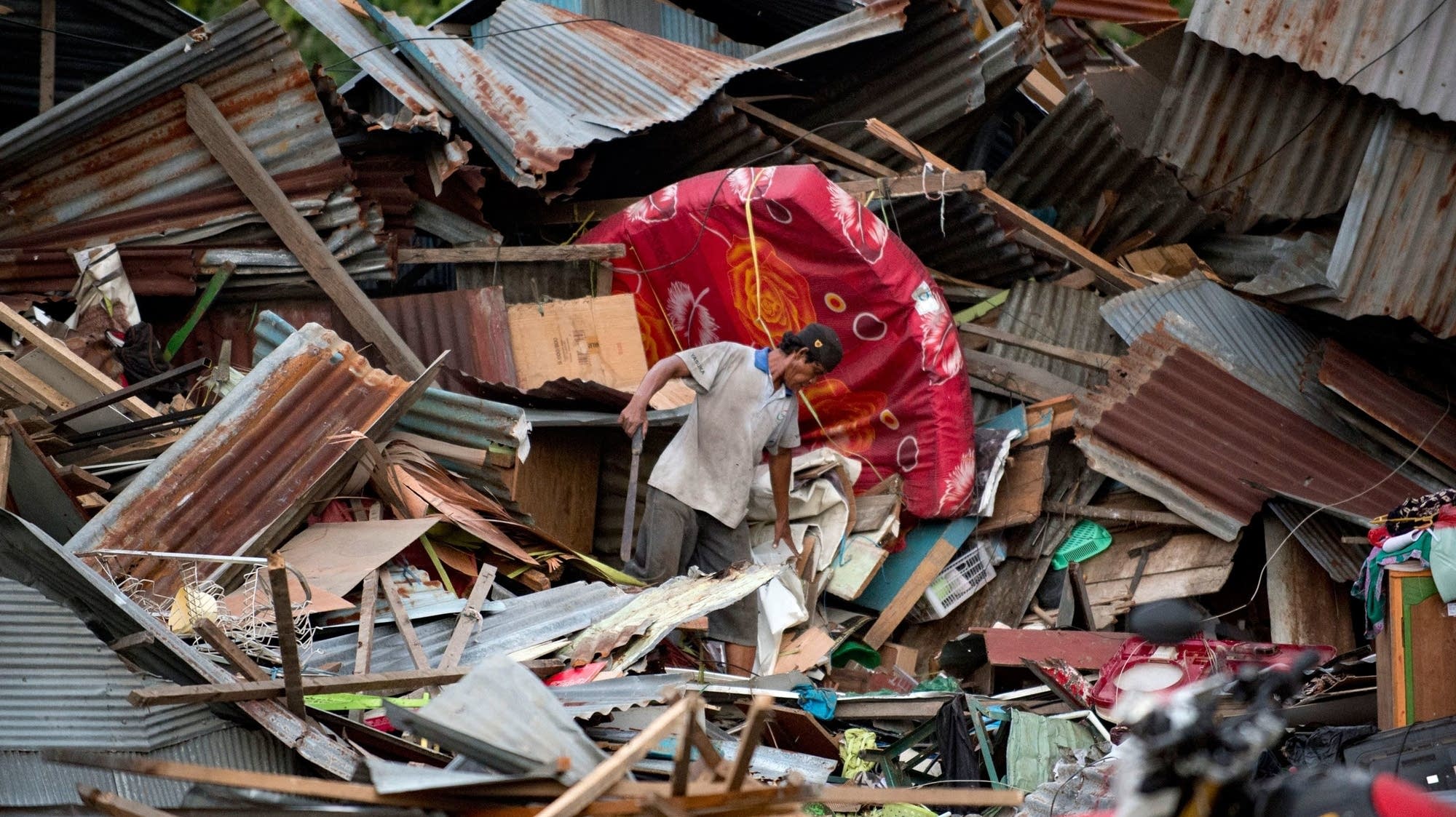 04 tsunami death toll