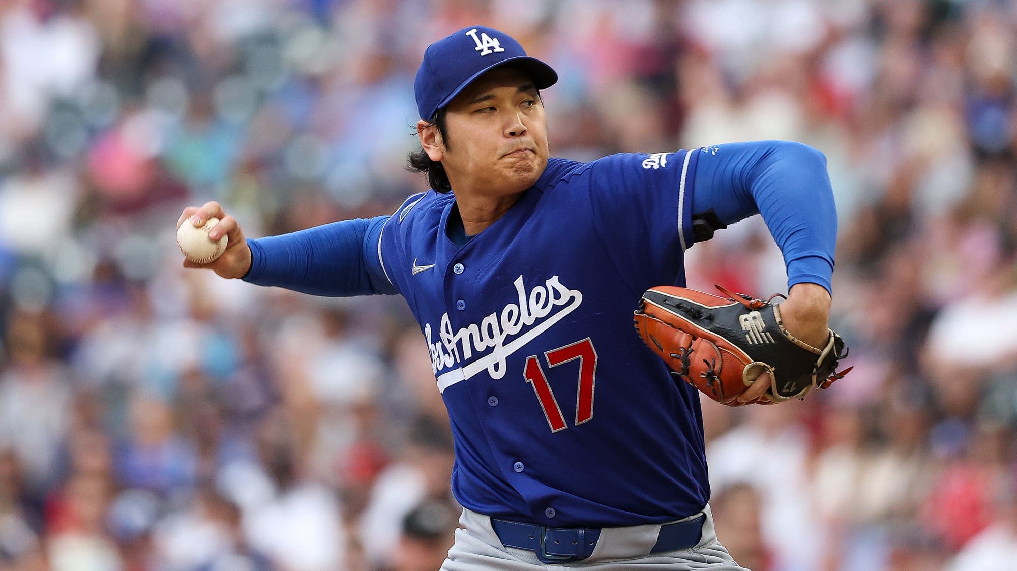 Betts hits his 300th homer in support of Ohtani as the Dodgers finish a sweep of the Twins