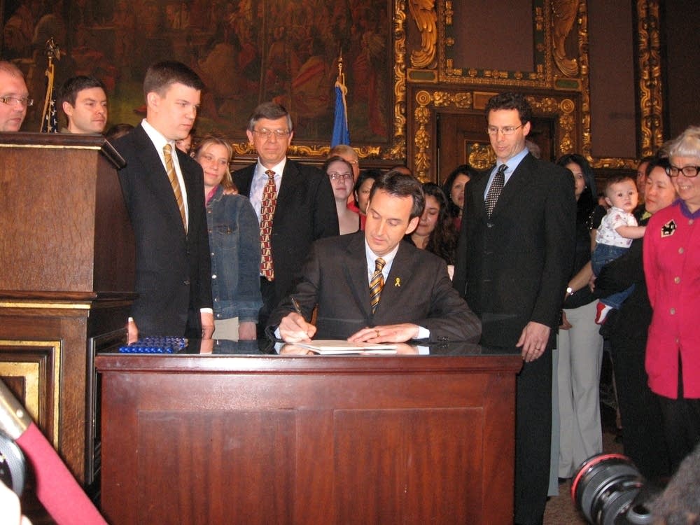 Pawlenty signs bridge fund