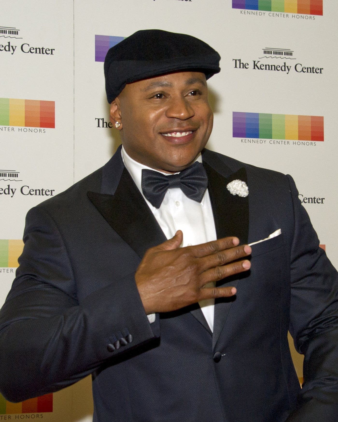 Play, image size:1400x1750