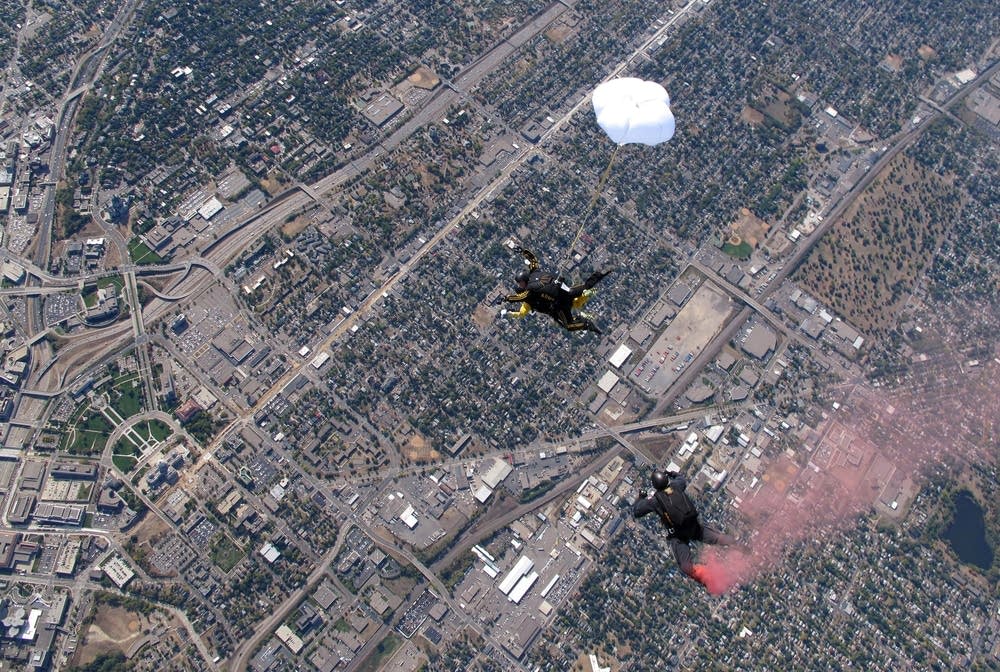 Lt. Gov. skydives
