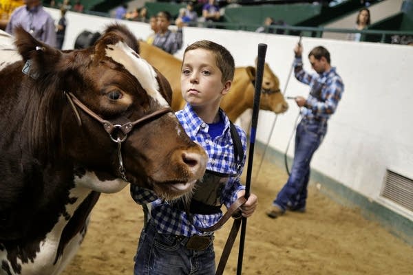 Owen Rozeboom, 12, waits to compete with Tarzan.