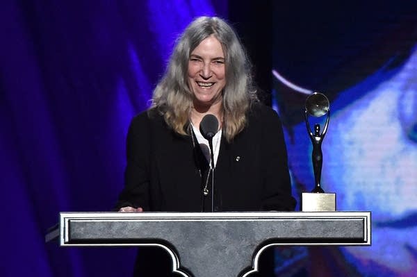 Today’s Music News: Fan returns Patti Smith’s stolen t-shirt, 36 years later