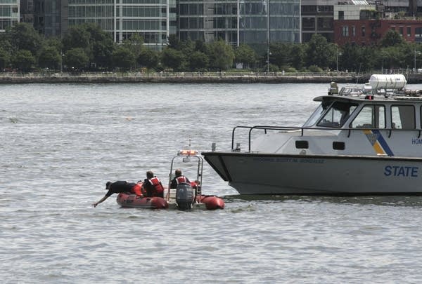 Hudson River plane-copter crash