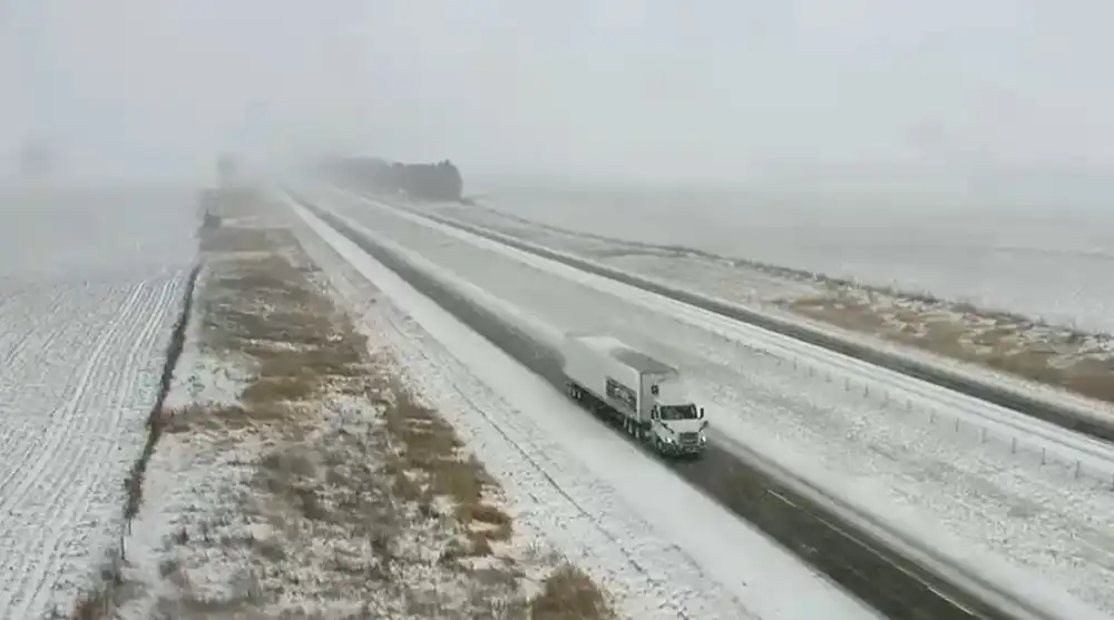 528118-20250319-snowhighway02-