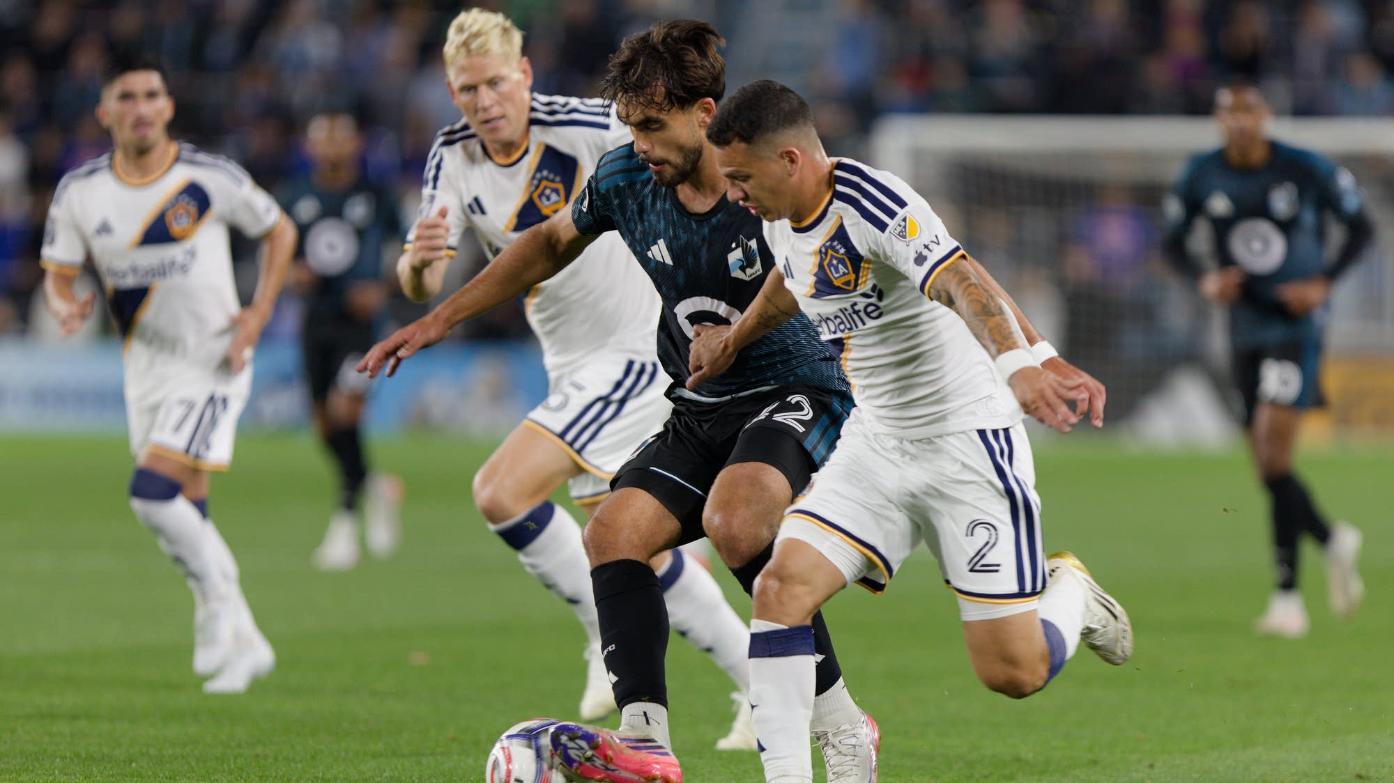 LA Galaxy beats Minnesota United 3-2