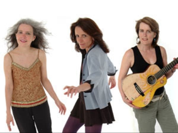 The Roches perform in studio