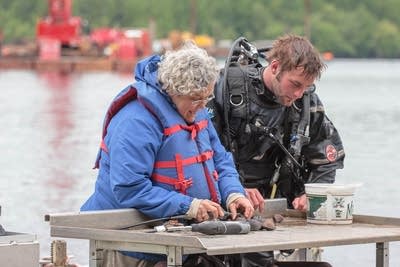 Diving for mussels