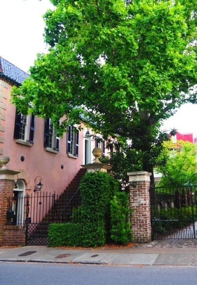 Building with earthquake bolts in Charleston, SC