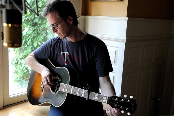 Dan Wilson debuts new single ‘Disappearing’