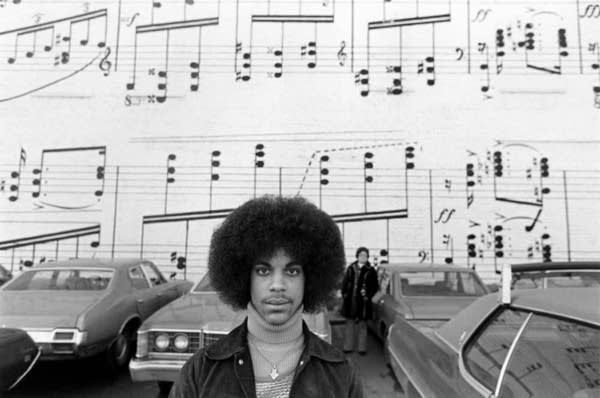 Prince in front of the "Music Wall" mural in downtown Minneapolis