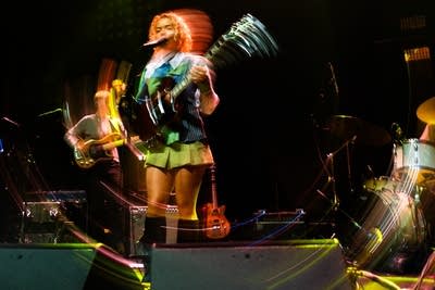 Nilüfer Yanya performing on stage