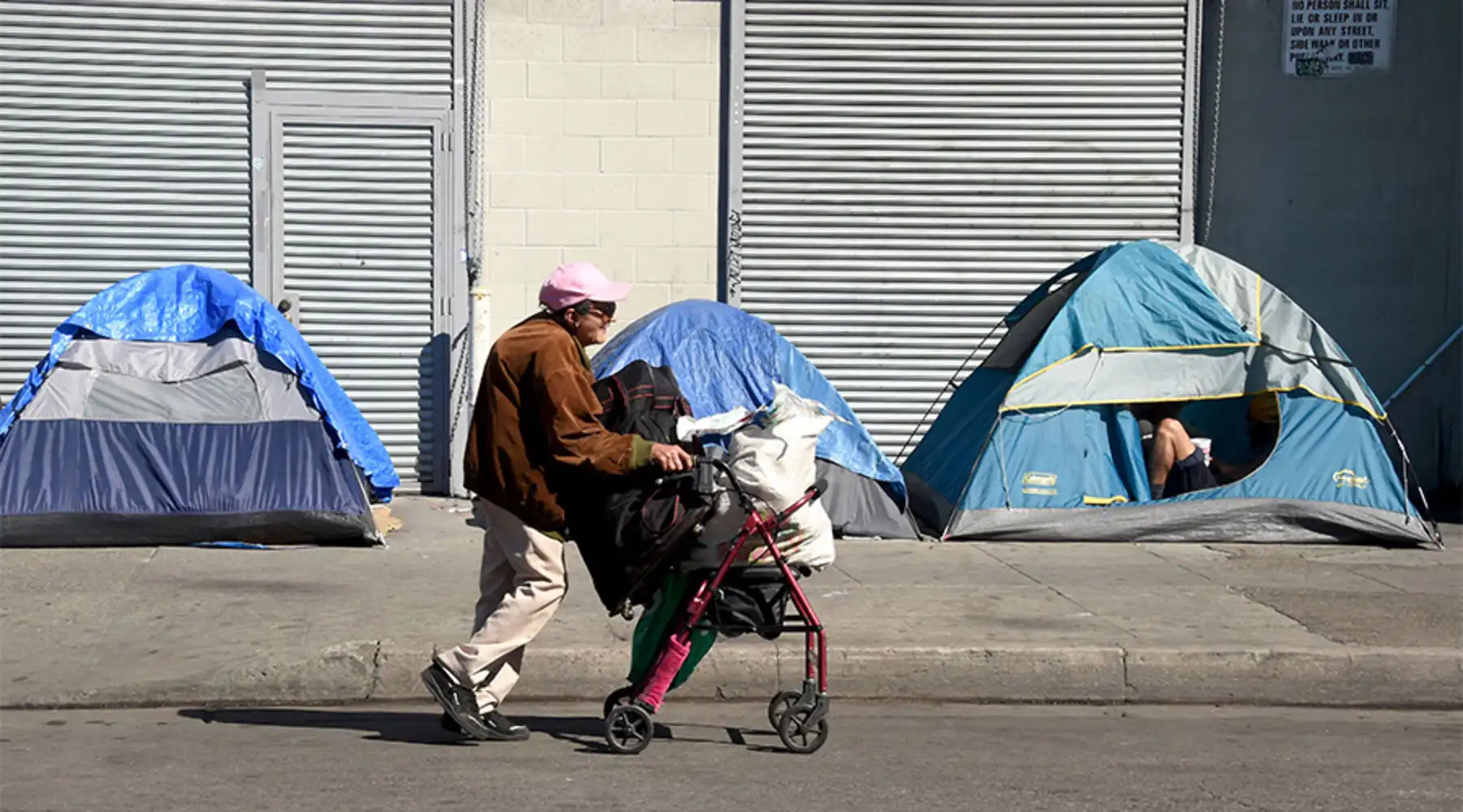 Homeless Using Phone Using smartphones to better understand homelessness